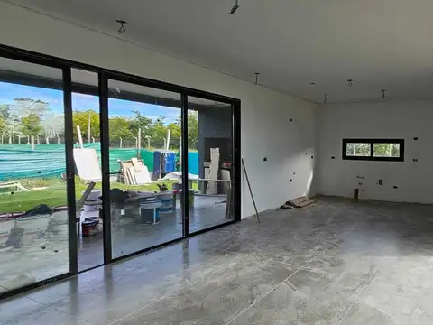 Casa en Alquiler con 1 cochera