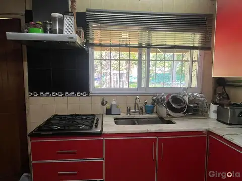 Casa en Alquiler con 4 cocheras