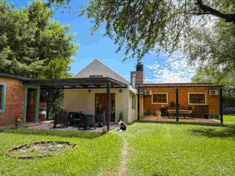 Casa 7 ambientes con 2 baños