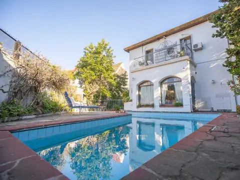 Casa en venta en La Lucila con jardín y pileta