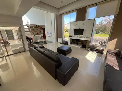 Casa en Venta en Funes, USD 750.000