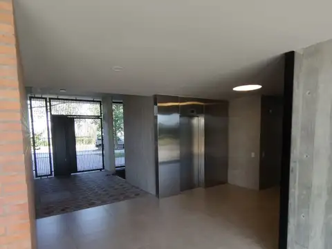 Ingeniero León Miglierini 800, Piso 01