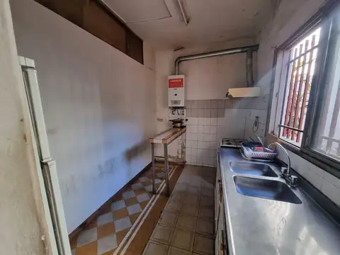 Casa 7 ambientes con 2 baños