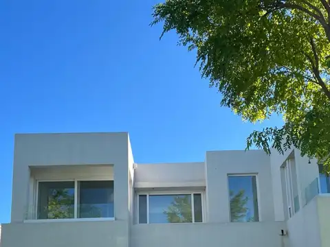 Casa al agua  en venta en Marinas , Puertos del Lago