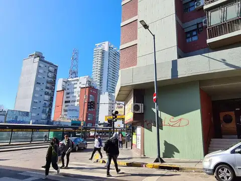 3 Ambientes con Cochera en Venta con Renta en Puente Saavedra - Av. Gral Paz al 1100