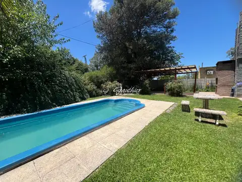 Casa 6 ambientes con 2 baños