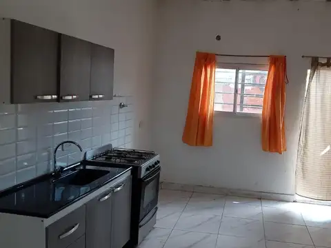Casa en Alquiler - 1 Dormitorio 1 Baño - 200mts - Morón