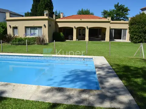 Casa Chalet  en Alq. Temporario en Los Jazmines, Pilar del Este, Pilar