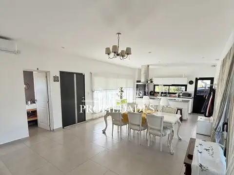 Casa en Venta en Pilar del Este - Santa Emilia, USD 220.000