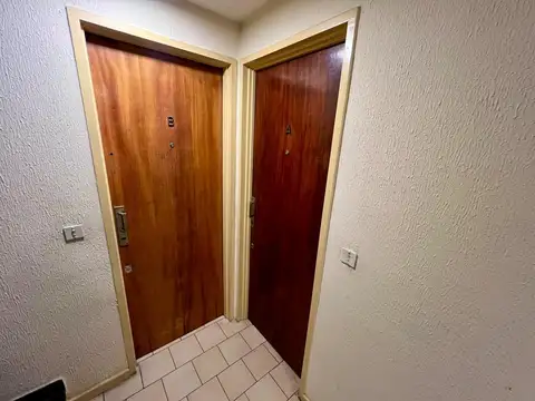 SEMIPISO DE TRES AMBIENTES EN LA PERLA CON BALCON
