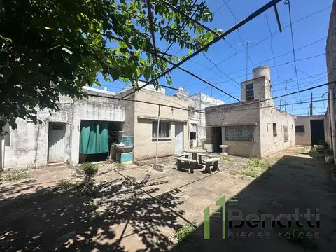 Casa 4 amb EN VENTA sobre lote de 325mts. A refaccionar