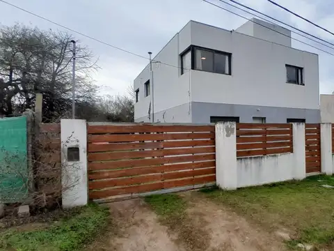 VENTA CASA EL TALAR 3 DORM 3 BAÑOS PILETA
