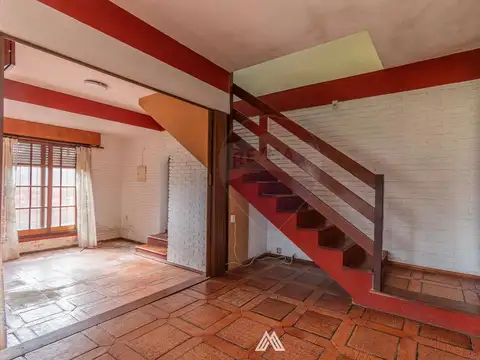 Casa 7 ambientes con 1 baño