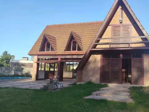 Venta - Casa Alpina en Francisco Álvarez