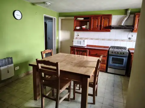 Casa 5 ambientes con 1 baño