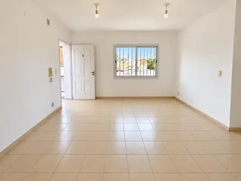 Departamento en Alquiler en Villa Cabrera, $ 880.000