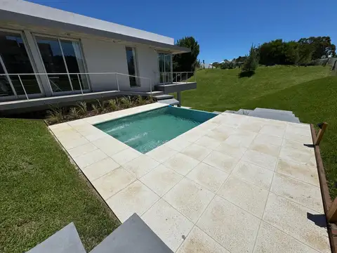 Casa 6 ambientes con 3 baños