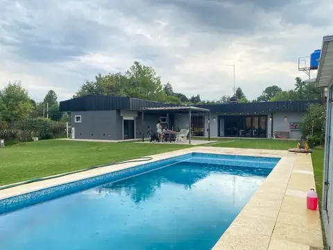 Casa en Venta de 4 ambientes sobre Lote de 969 m2 y pileta. Parque Sakura. Exaltacion de la Cruz