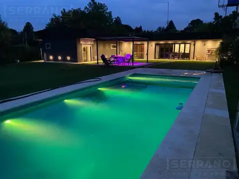 Casa en Venta con 2 cocheras