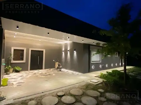 Casa en Venta de 4 ambientes sobre Lote de 969 m2 y pileta. Parque Sakura. Exaltacion de la Cruz