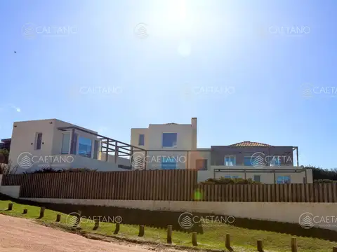Casa en Manantiales, Punta Piedras
