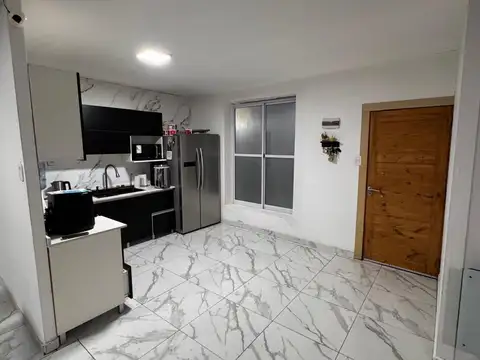 Casa 6 ambientes con 2 baños