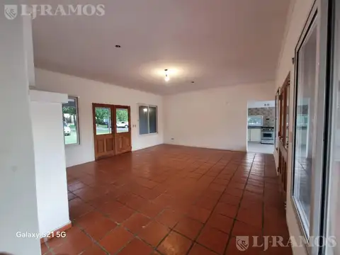 Casa en alquiler por 24 meses con piscina 4 dormitorios ,Altos De Manzanares