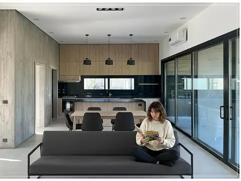 Casa 6 ambientes con 3 baños