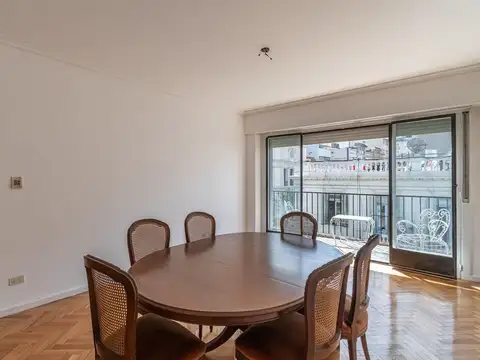 Venta Semipiso 4 ambientes con balcón en Monserrat