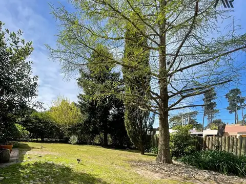 Casa en alquiler c/ cochera en Pinares