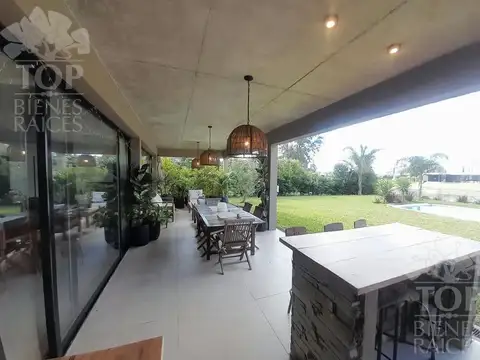 Casa 6 ambientes con 4 baños