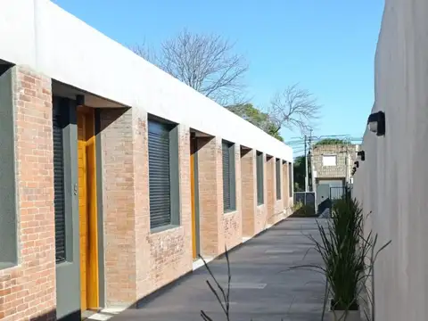 Casa c/Patio y Parrillero a Estrenar en Barrio Parque Rivera 100