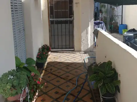 CASA AL FRENTE Y CASA EN FONDO DE 1 DORMITORIO.