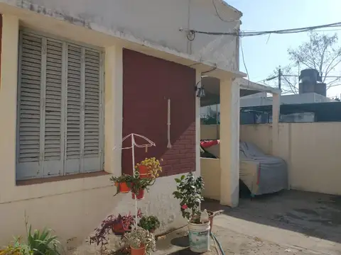 CASA AL FRENTE Y CASA EN FONDO DE 1 DORMITORIO.