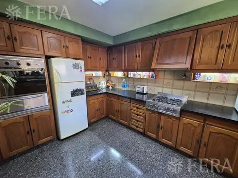 Venta casa 4 ambientes con cochera y jardín en Don Bosco