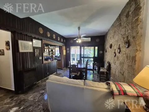 Venta casa 4 ambientes con cochera y jardín en Don Bosco