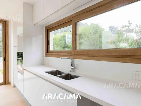 Casa 6 ambientes con 4 baños