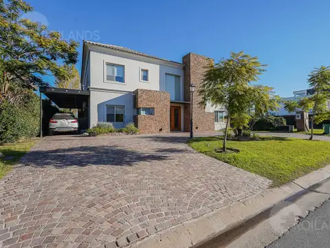 Casa 5 ambientes con 4 baños