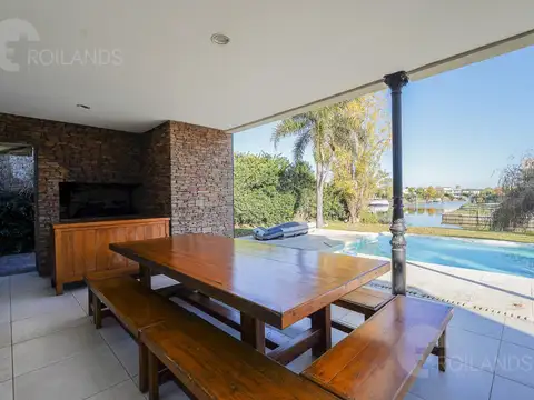 Casa en Venta con 6 cocheras