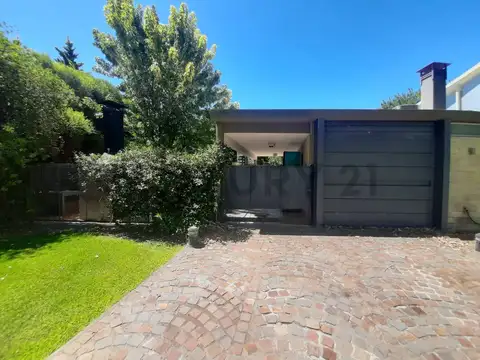 Casa en Venta con 4 cocheras