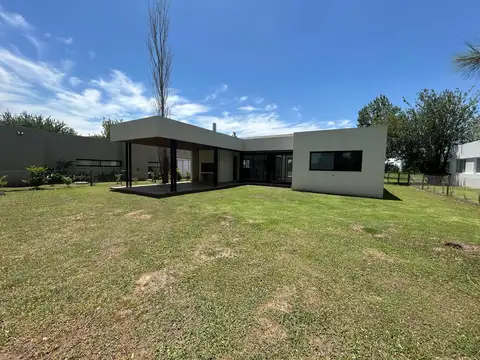 Venta moderna casa 3 dormitorios en La Rinconada, Ibarlucea 