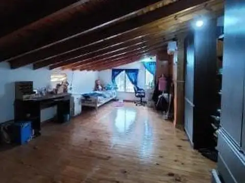 Casa + 2 Deptos. + Loft, en Merlo