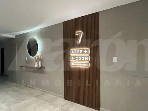 Mitre 300, Piso 7
