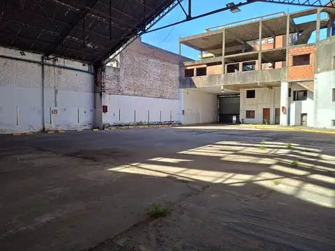 San Isidro Alquiler comercial terreno 1700m2 sobre avenida