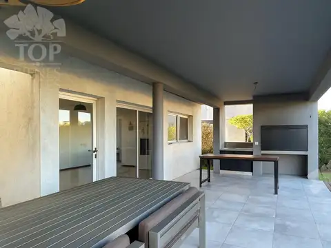 Casa en El Canton Islas