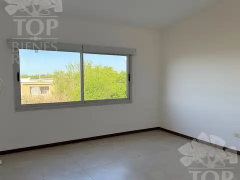 Casa 5 ambientes con 4 baños