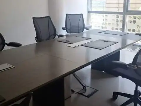 Excelentes oficinas premium con mobiliario + dos puestos de estacionamiento.