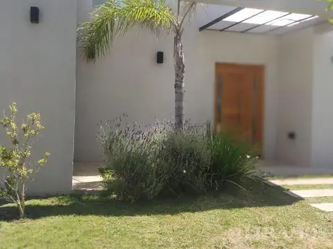 Casa en Venta en Santa Isabel, USD 205.000