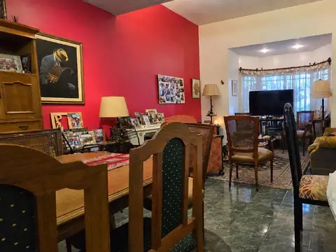 Casa 5 ambientes con 2 baños
