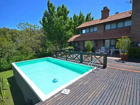 Casa 4 ambientes con 2 baños